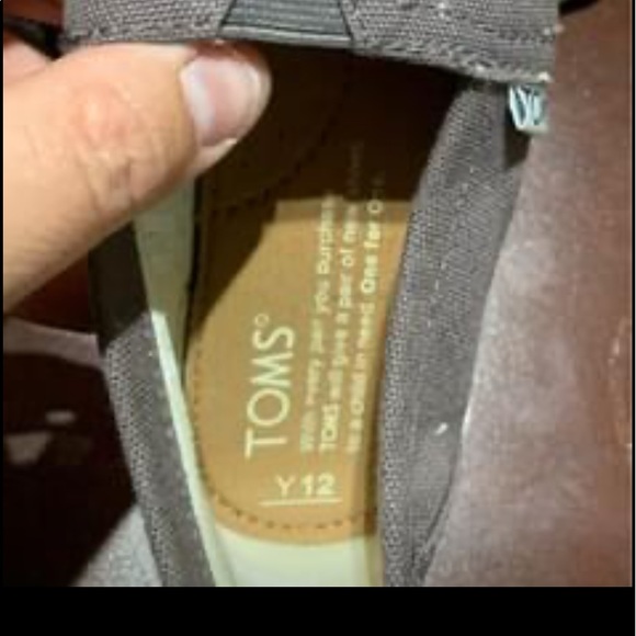 Boys TOMS shoes - Picture 2 of 2